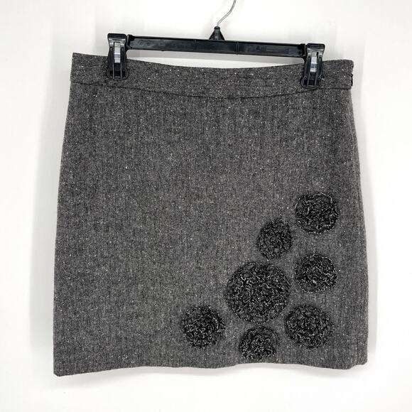 Ann Taylor LOFT Mini Skirt Lined Textured Flowers Appliques Size 4 Black, White - Picture 1 of 9
